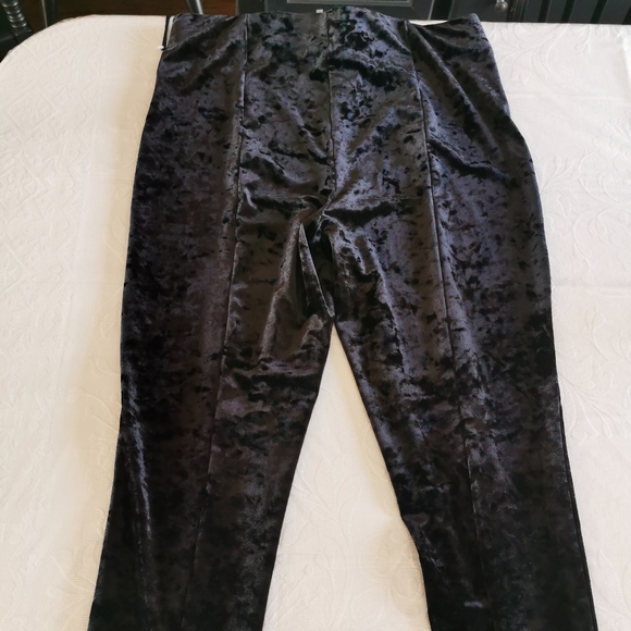 1. State Crushed Black Velvet Stirrup Pants Size L - Picture 3 of 7